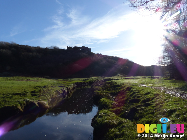 FZ010048 Pennard Castle, Three Cliffs Bay